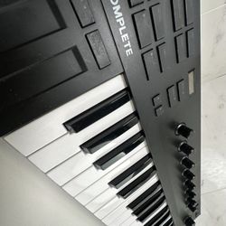 KOMPLETE KONTROL M32 – Music Production Keyboard 🎹