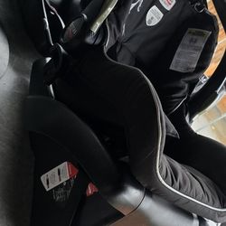 Free-Infant Carseat W 2 Base