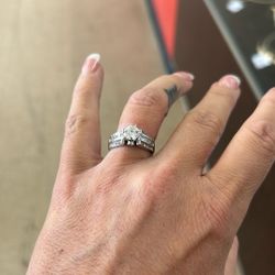 18k White Gold Diamond Engagement Ring 