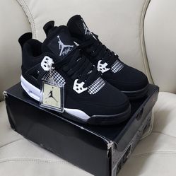 Jordan 4 Retro 