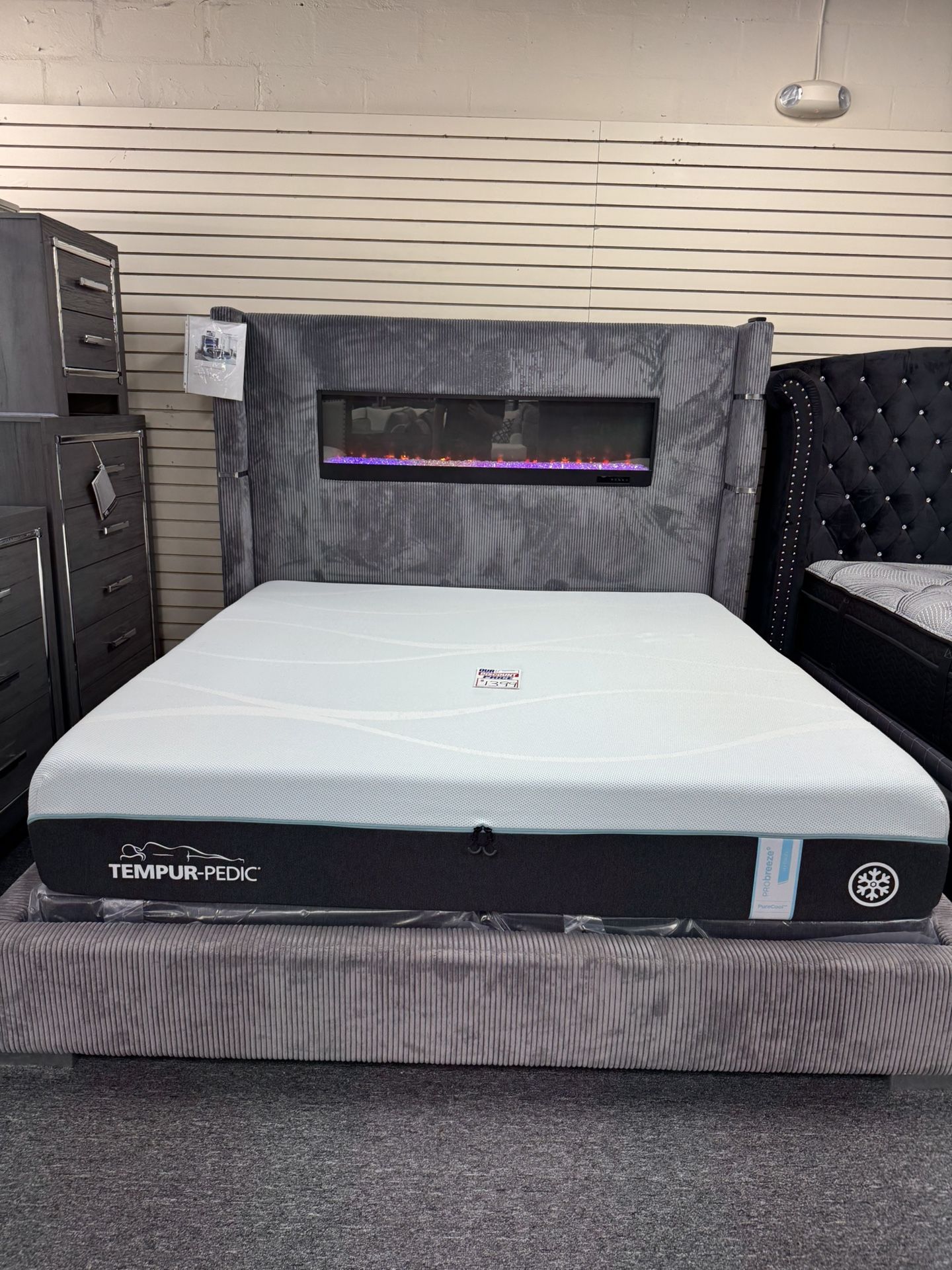 King Tempurpedic ProBreeze Mattress. 🚚WE DELIVER🚚