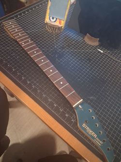 Kramer Striker 300st neck.....80s original in xlnt condition...$65