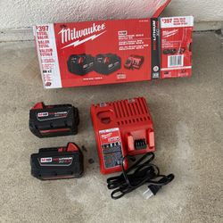 Milwaukee M18 18-Volt Lithium-Ion XC Starter Kit with Two 5.0Ah Batteries and Charger (New)