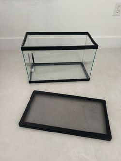 10 gallon aquarium with lid & temp strip