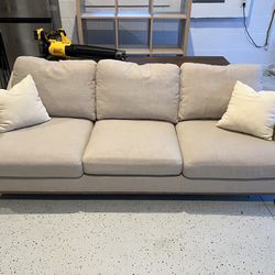 Couch Excellent Condition 