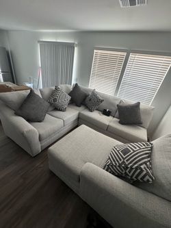 Sectional couche