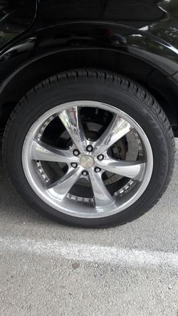 Selling rims 22' for 900 , originally 1,200. Or exchanging for ford rims ! Any other questions feel free to cotact me !