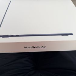 MacBook Air 2025 M4 Chip Midnight 