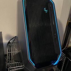 Alienware Area 51 R2 - Core I7 - SSD -DDR4 Ram