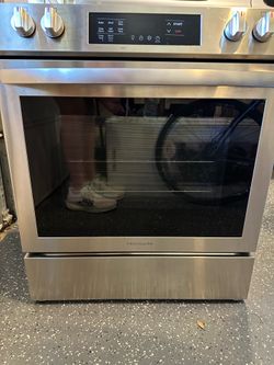 Used Frigidaire Electric 30-in Glass Top  Stove - 5 burners 5.3-cu ft