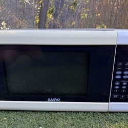 Sanyo microwave Oven