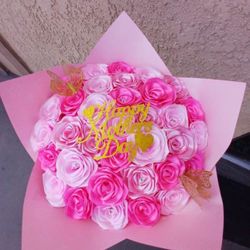 20 Hello Kitty Sheets For Flowers Bouquets /// It Only The Hello Kitty Sheets 