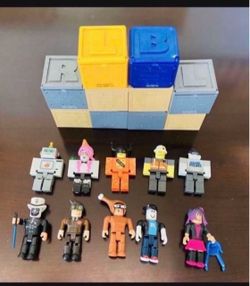 Roblox Collectible Figurines With Boxes