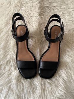Della Terra Vegan Leather Block Heel Sandals Size 8