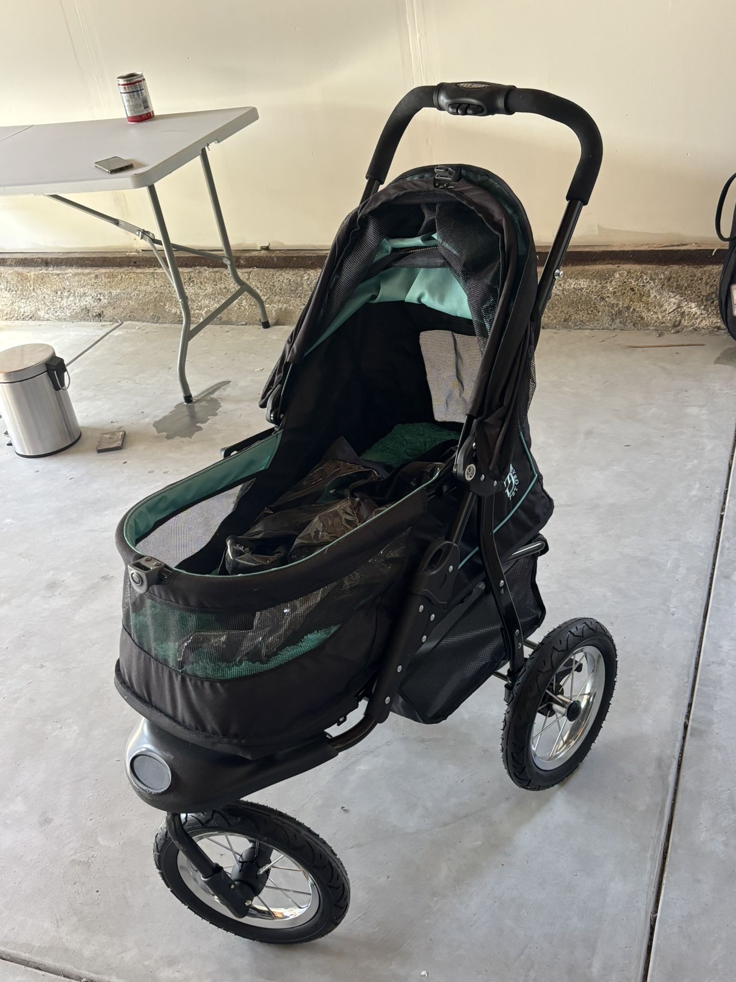 Pet Gear No-Zip Push Button Pet Stroller for Cats/Dogs