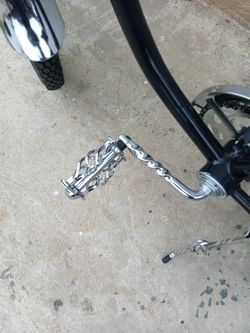 Hooked Up 26-in Lowrider Bike It's Got Twisted Birdcage Everything Is  Hooked Up On Here It Has A Steering Wheel Twisted Birdcage Kickstand And  More for Sale in Crystal City, CA -