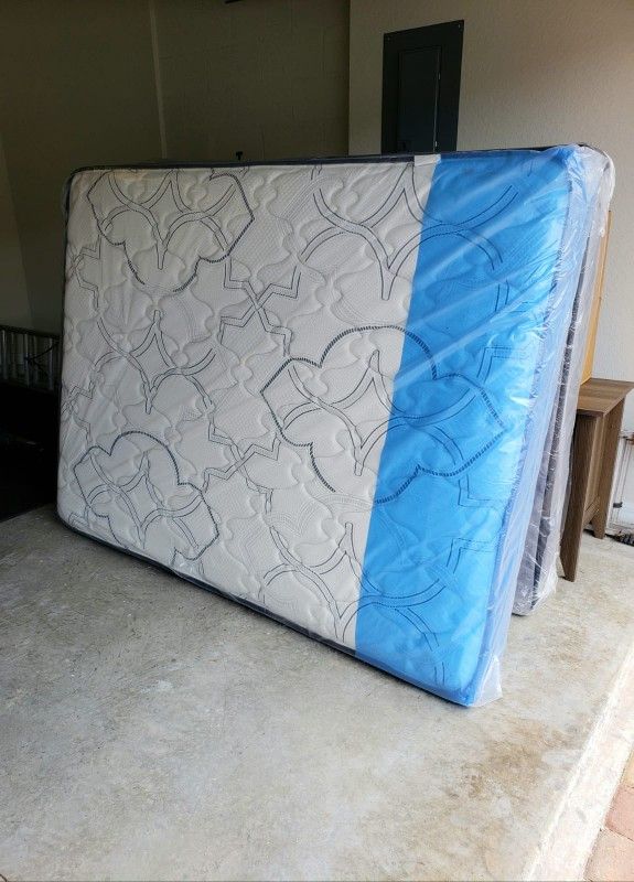 NEW QUEEN MATTRESS with BOX SPRING👌Bed frame is not included