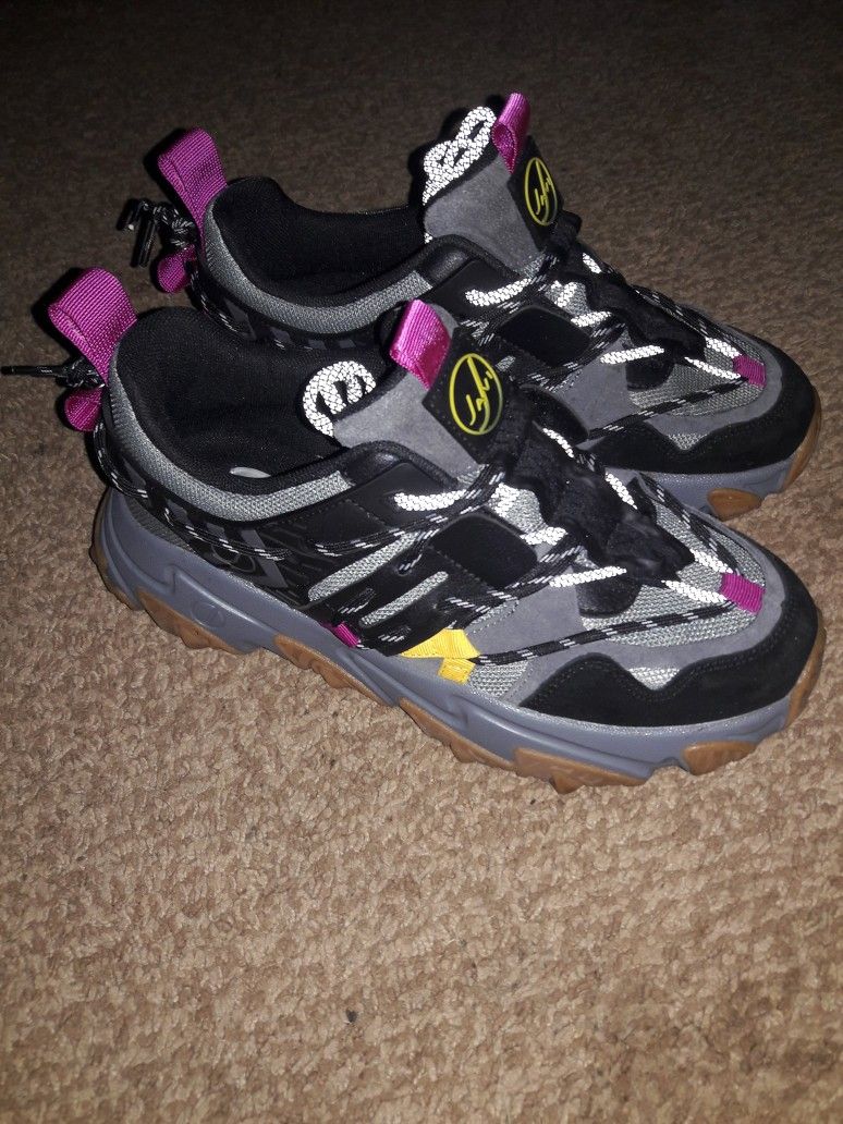 ** JAVI INTUNE SNEAKERS** SIZE 8.5 ** $80
