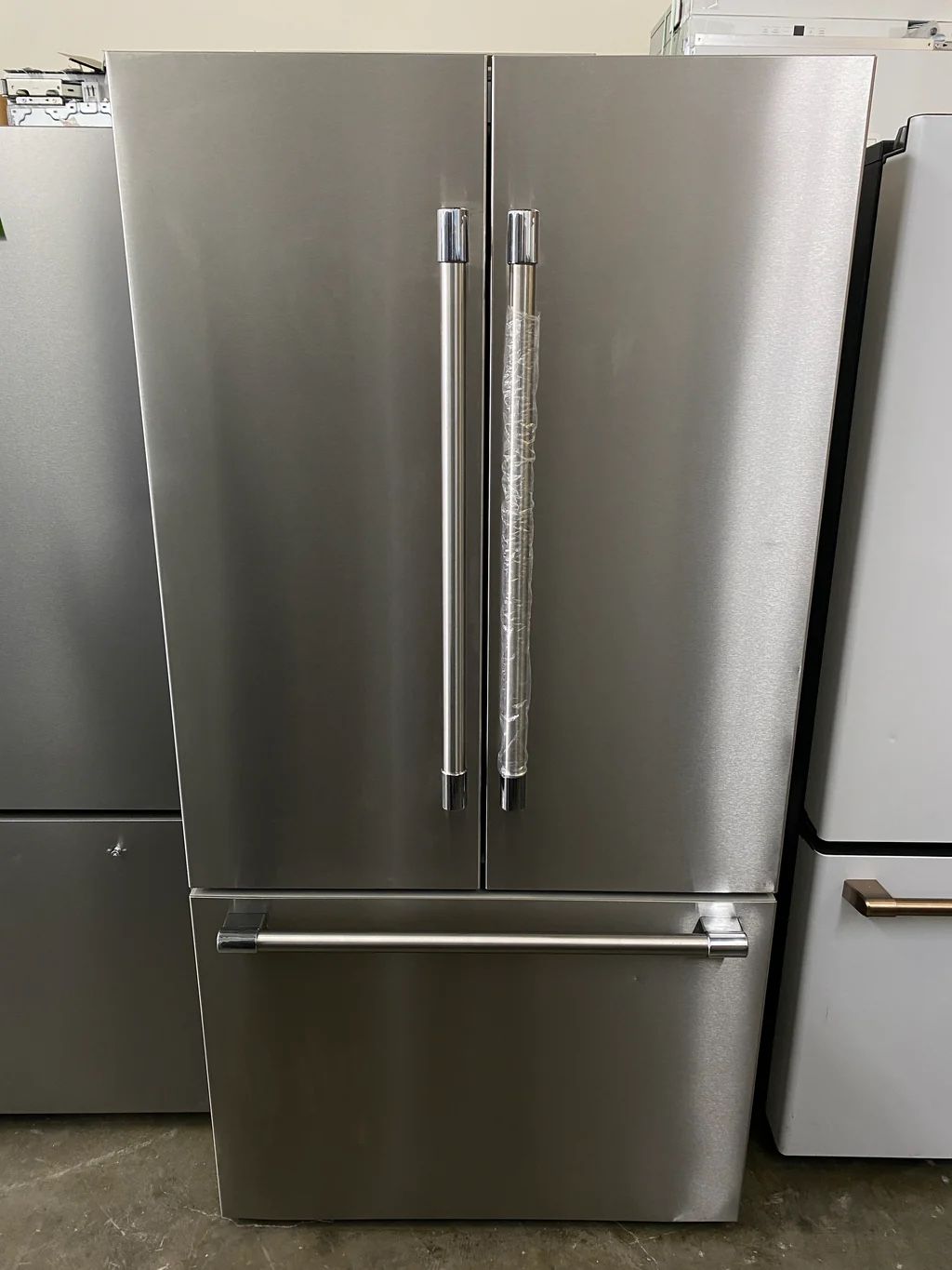 New In Box Thermador Stainless Steel French Door 36” Fridge Freestanding