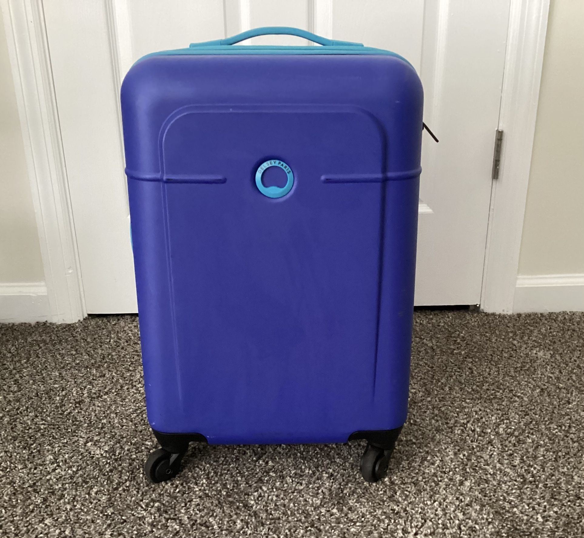 Delsey Hard Shell Luggage 14.5”x 9”x 21.5”