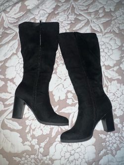Women’s boots size 8