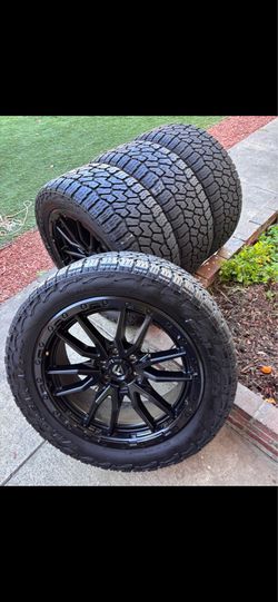 22 inches ford F150 wheels and tires 6x135