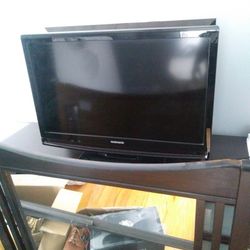 32 Inche Tv...with DVD player connected