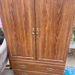 Cabinet $25