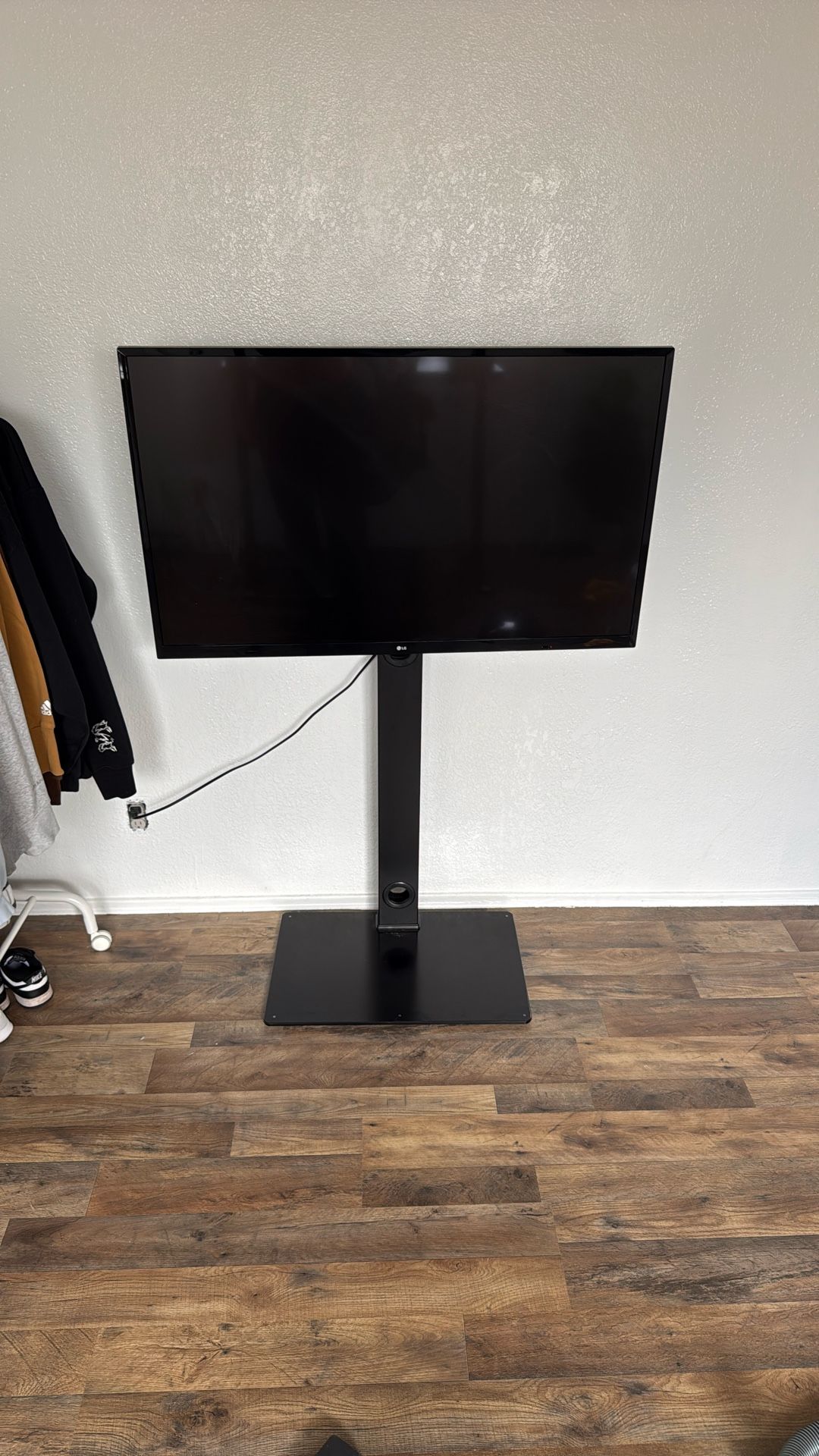 43 Inch LG 4k Smart TV with Stand
