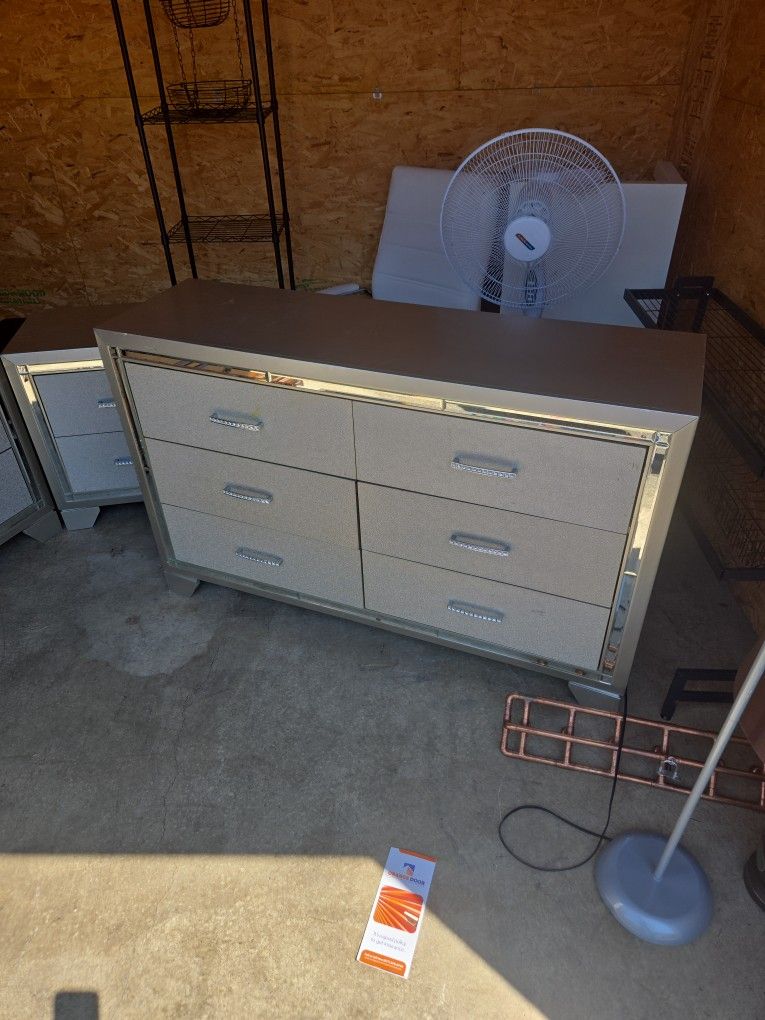 Dresser Plys 2 Nightbstands