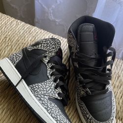 Jordan 1s Retro Un-supreme/Black Elephant