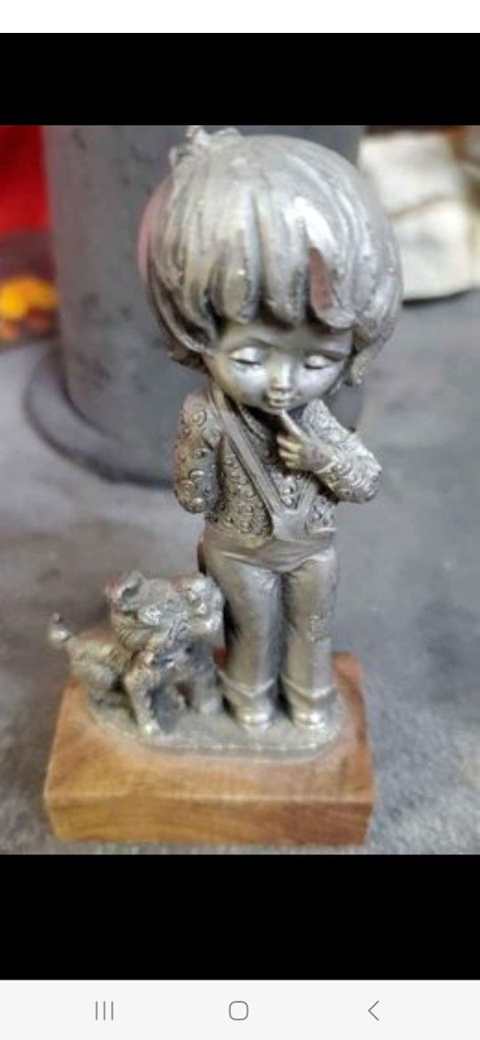 Vintage Pewter Dog And Boy E GARANTI  FIGURINE