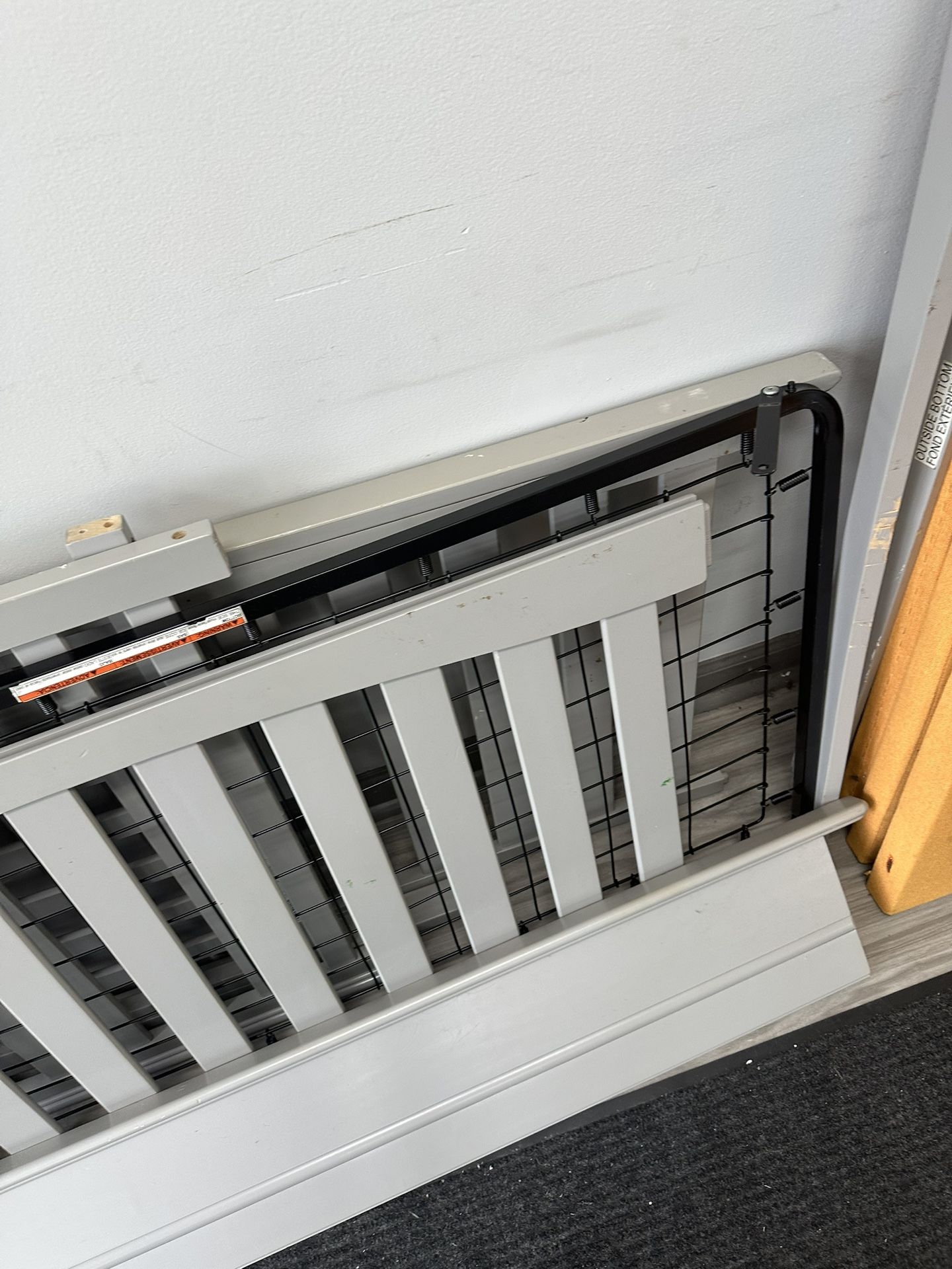 4 In 1  Convertible Crib 