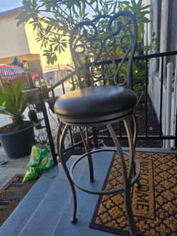 PASTEL FURNITURE Armen Living Celeste High chair