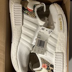 Size 6.5 - WMNS NMD_R1 'FLORAL' 