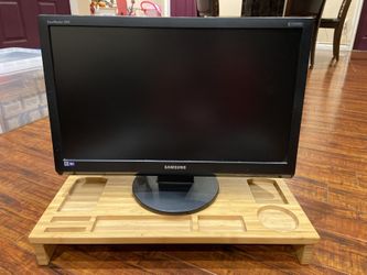 Samsung Computer monitor with wooden stand Included!