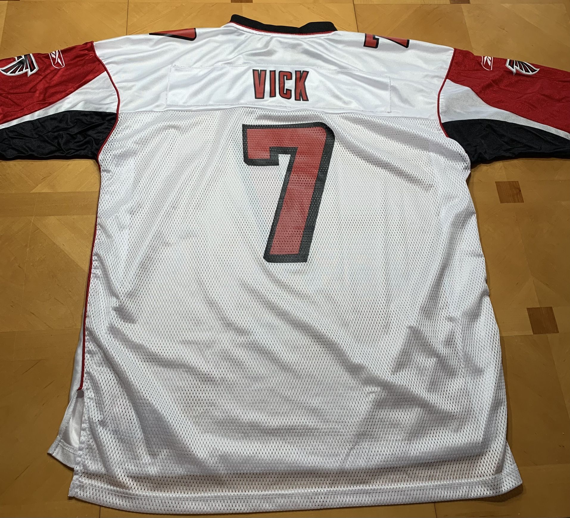 Reebok Atlanta Falcons Michael Vick Jersey. Size Medium for Sale in  Colorado Springs, CO - OfferUp