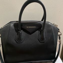 Givenchy Antigona Grained Leather Handbag - Small