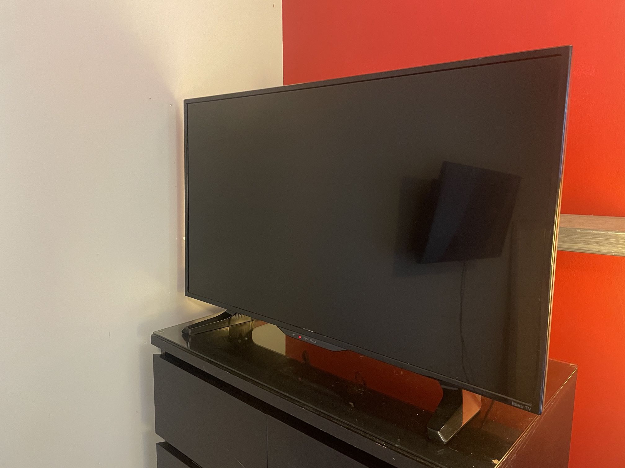 39-inch Insignia smart LED Roku TV