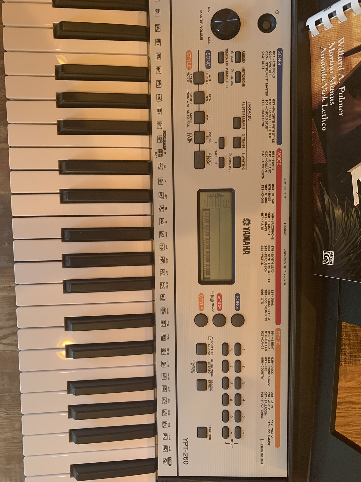 Keyboard - Portable Yamaha YPT260 61-Key Portable Keyboard with Power Adapter