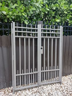 Gate doors