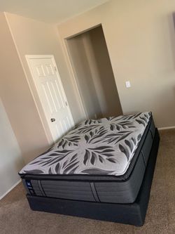 QUEEN SEALY PILLOW TOP MATTRESS AND FREE BOX SPRING