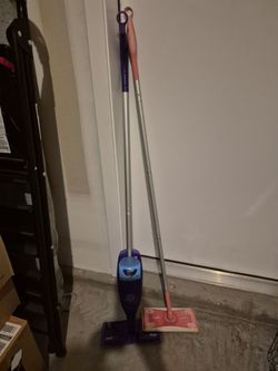 2 Swiffer Mops