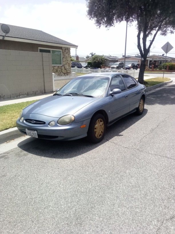 1999 Ford Taurus