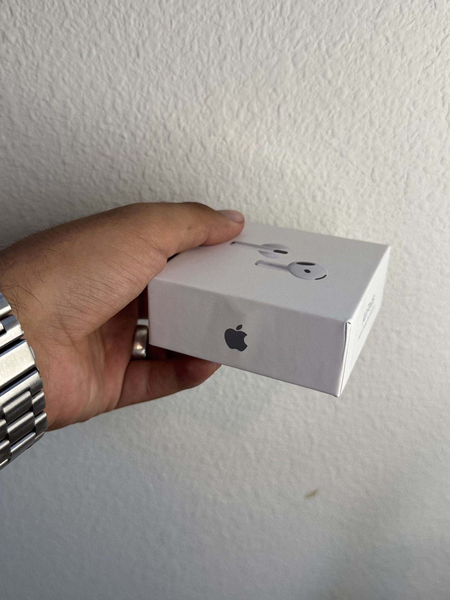 ( Apple Airpod Pro 4 )