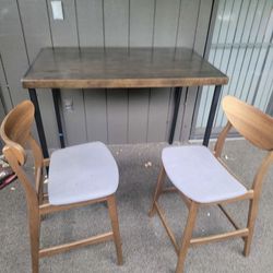 Table Wit 2 Chairs 