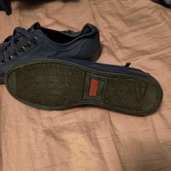 Levi's tennis shoes