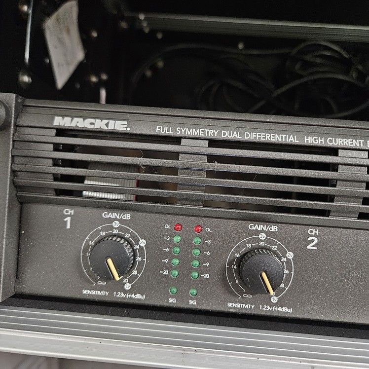Mackie F1400. Power Amplifier Professional