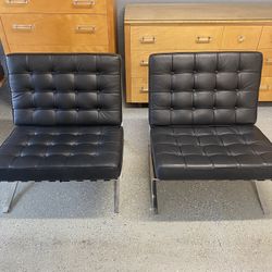 Pair of Barcelona chairs (reproduction)