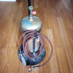Acetylene tank with hose